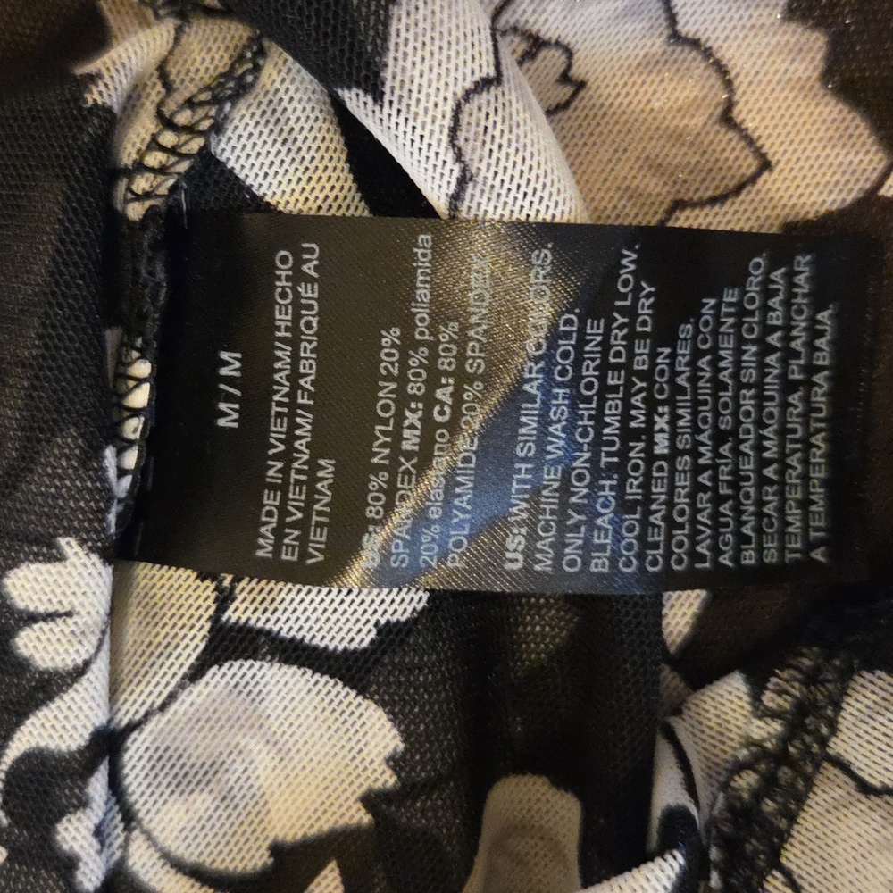 WHBM Floral Top - Picture 6 of 6